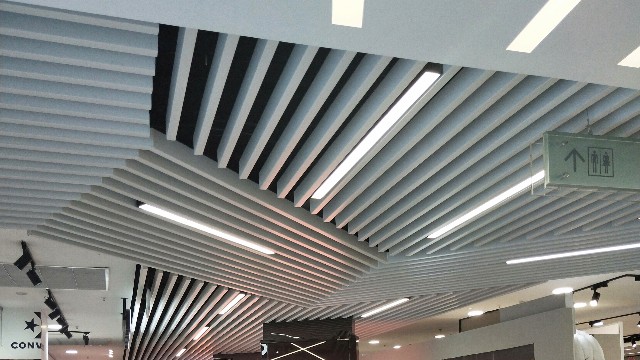 淞滬路巴黎春天@鋁方通拼角