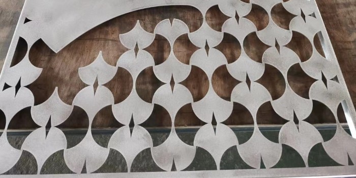 雕花鋁單板厚度一般用多少合適？鋁單板定制廠家24年的經(jīng)驗告訴你