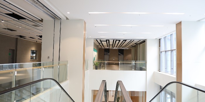 鋁單板廠家告訴你氟碳噴涂鋁單板和氟碳輥涂鋁單板有什么區別