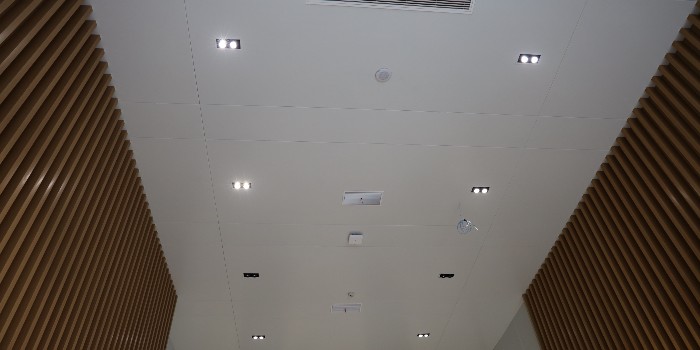 鋁單板廠家哪里找？避免小車間式生產廠家